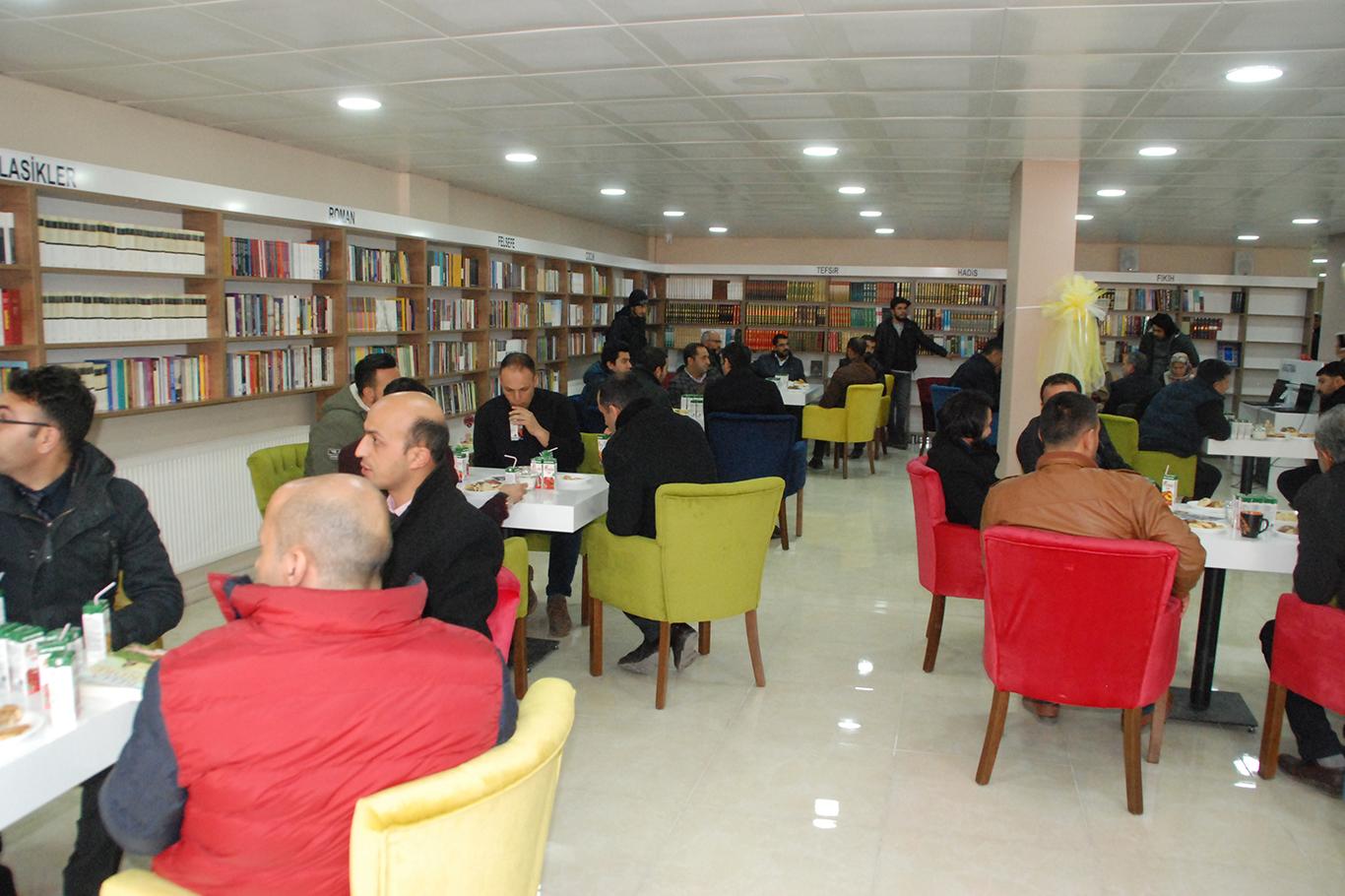 Doğubayazıt’ta "Medeniyet Mektebi Kitap Kafe" açıldı Doğubayazıt’ta "Medeniyet Mektebi Kitap Kafe" açıldı